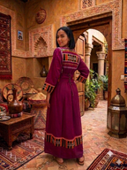 Robe Traditionnelle Kabyle aux Galons Colorés – "Louiza"