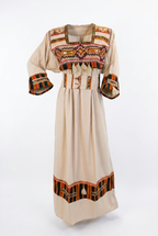 Robe Traditionnelle Kabyle aux Galons Colorés – "Louiza"